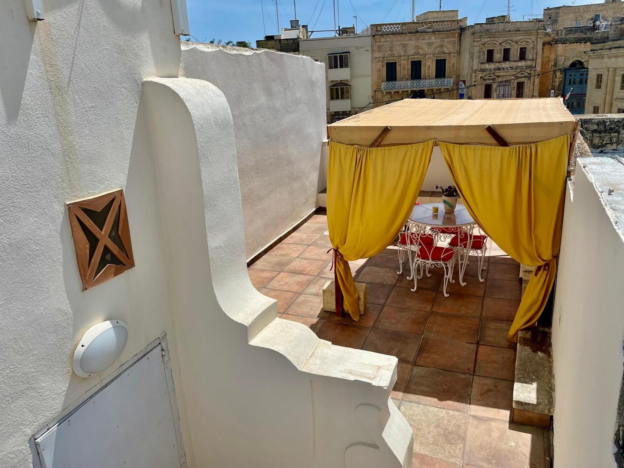 The Knight - Historical Terraced House Overlooking The Central Square Birgu Exterior photo